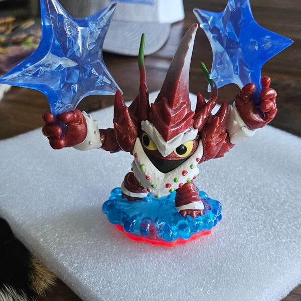 Skylanders Trap Team Winterfest Lob-Star Trap Master Figure