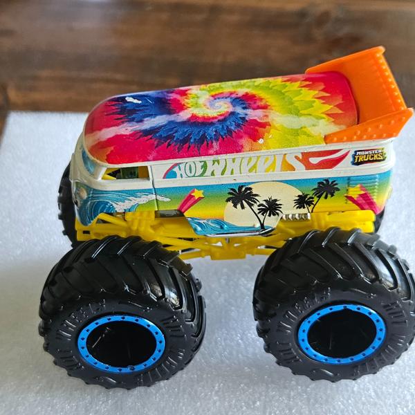 Hot Wheels Monster Trucks 2022 VW Drag Bus — Psycho-Delic 3/6, No. 15/75, 1:64 (HCP61)